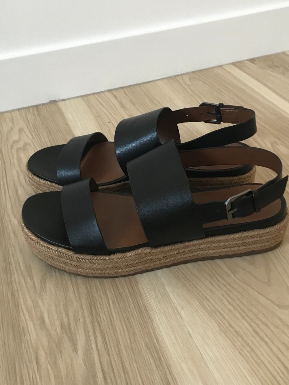 Naturalizer Black Leather Sandals Size 10 Wide ๐ค Classic and Comfortable - Picture 2 of 10